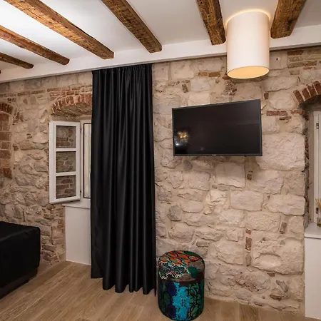 לינה וארוחת בוקר Luxury 4*