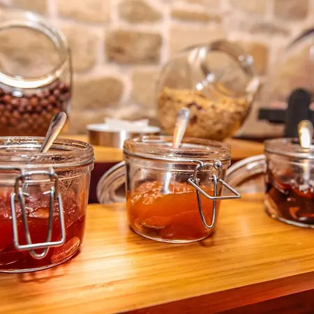 לינה וארוחת בוקר Luxury