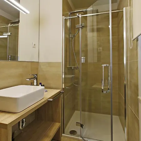 Alojamento de Acomodação e Pequeno-almoço Luxury 4*